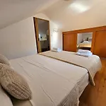 Lovely Attic Apartman-Melani