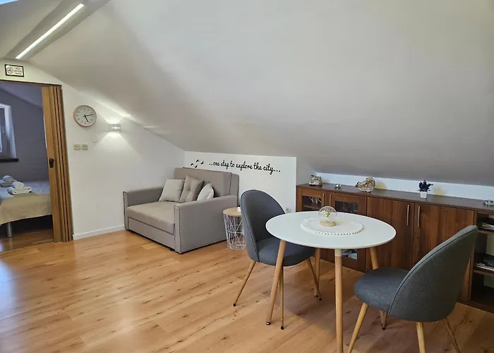 Lovely Attic Apartman-Melani